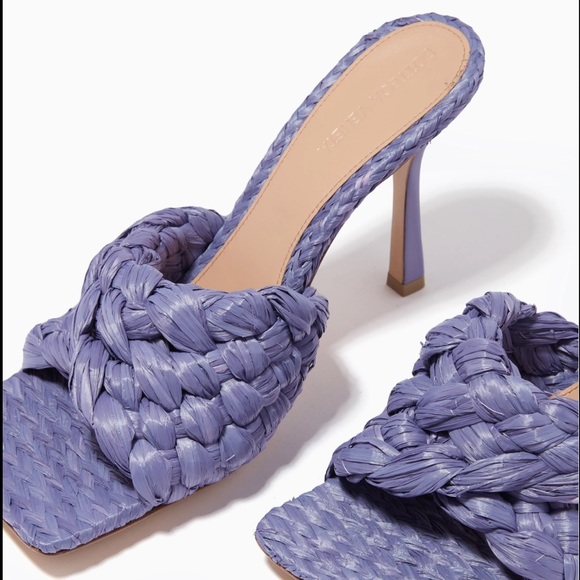 *SUPER SALE * BOTTEGA VENETA Purple Raffia Sandals - Picture 1 of 7